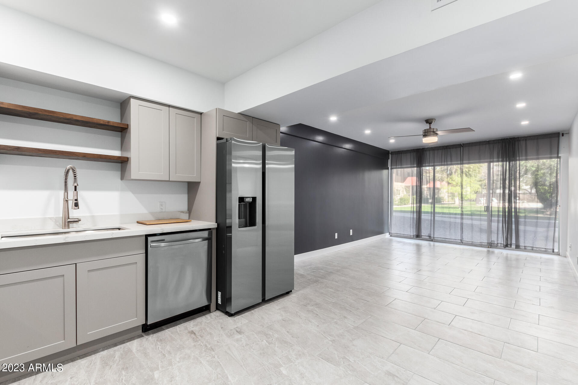 353 East Thomas Road, Unit C105 Phoenix, AZ 85012 - Photo 4 of 16 06 - Thomas
