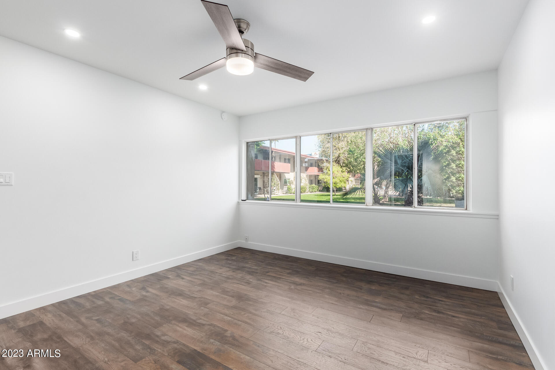 353 East Thomas Road, Unit C105 Phoenix, AZ 85012 - Photo 7 of 16 08 - Thomas
