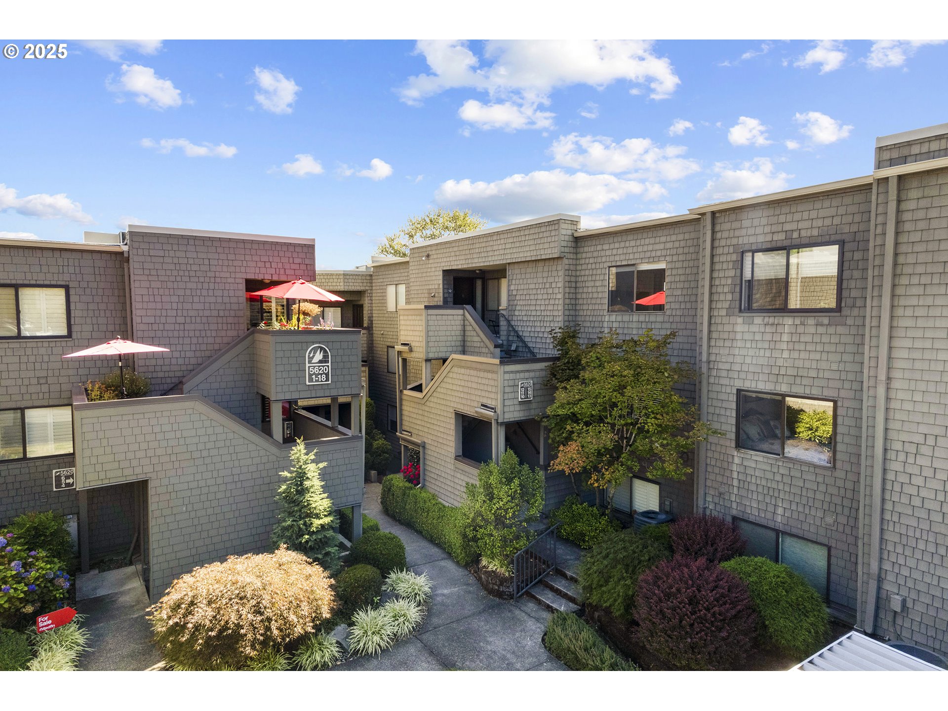 5620 South Riverside Lane, Unit 14 Portland, OR 97239 - Photo 1 of 26 Gallery Image 1