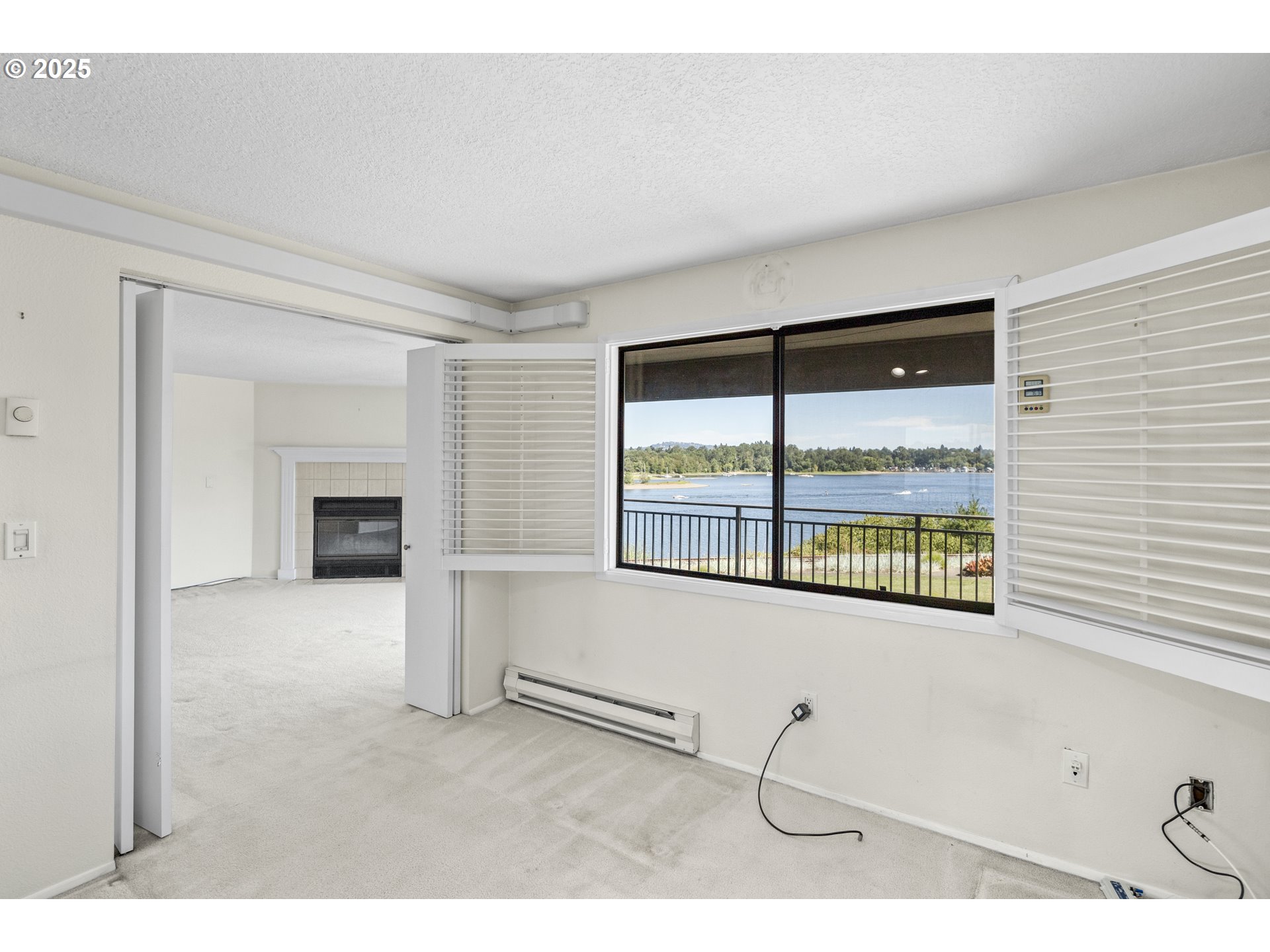 5620 South Riverside Lane, Unit 14 Portland, OR 97239 - Photo 16 of 26 Gallery Image 16