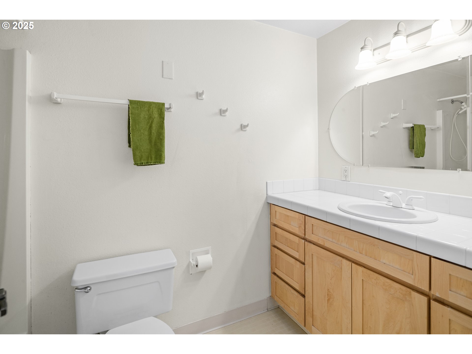 5620 South Riverside Lane, Unit 14 Portland, OR 97239 - Photo 18 of 26 Gallery Image 18