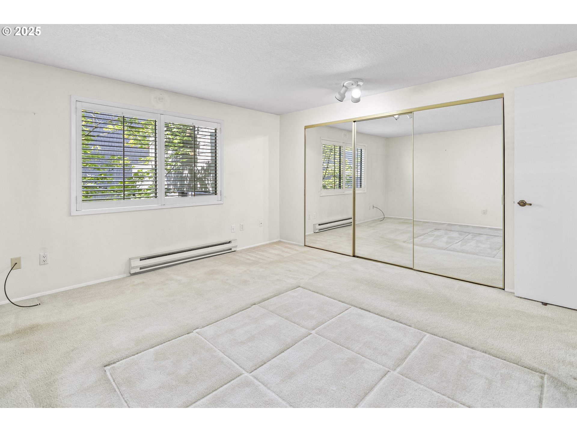 5620 South Riverside Lane, Unit 14 Portland, OR 97239 - Photo 19 of 26 Gallery Image 19