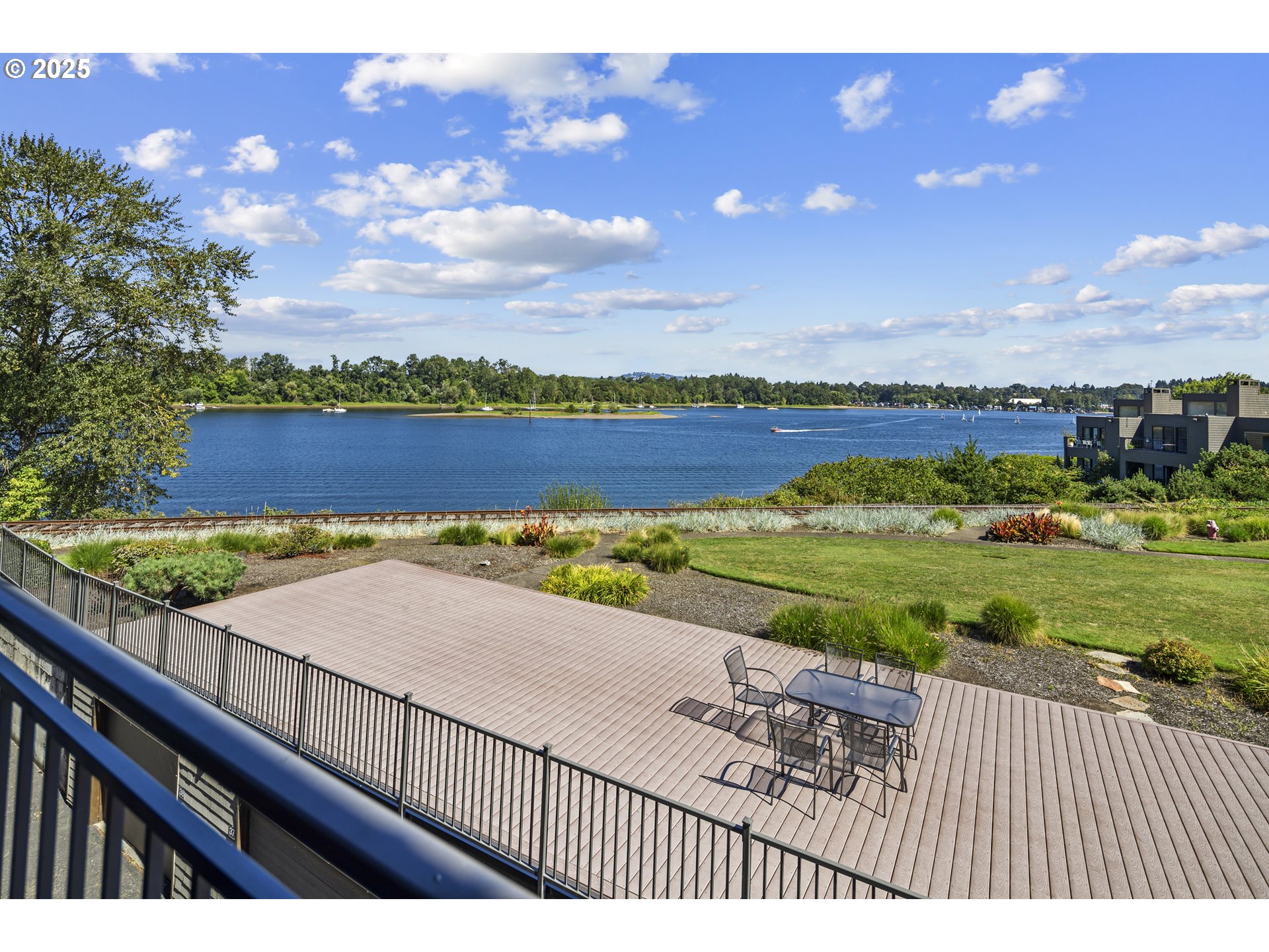 5620 South Riverside Lane, Unit 14 Portland, OR 97239 - Photo 2 of 26 Gallery Image 2