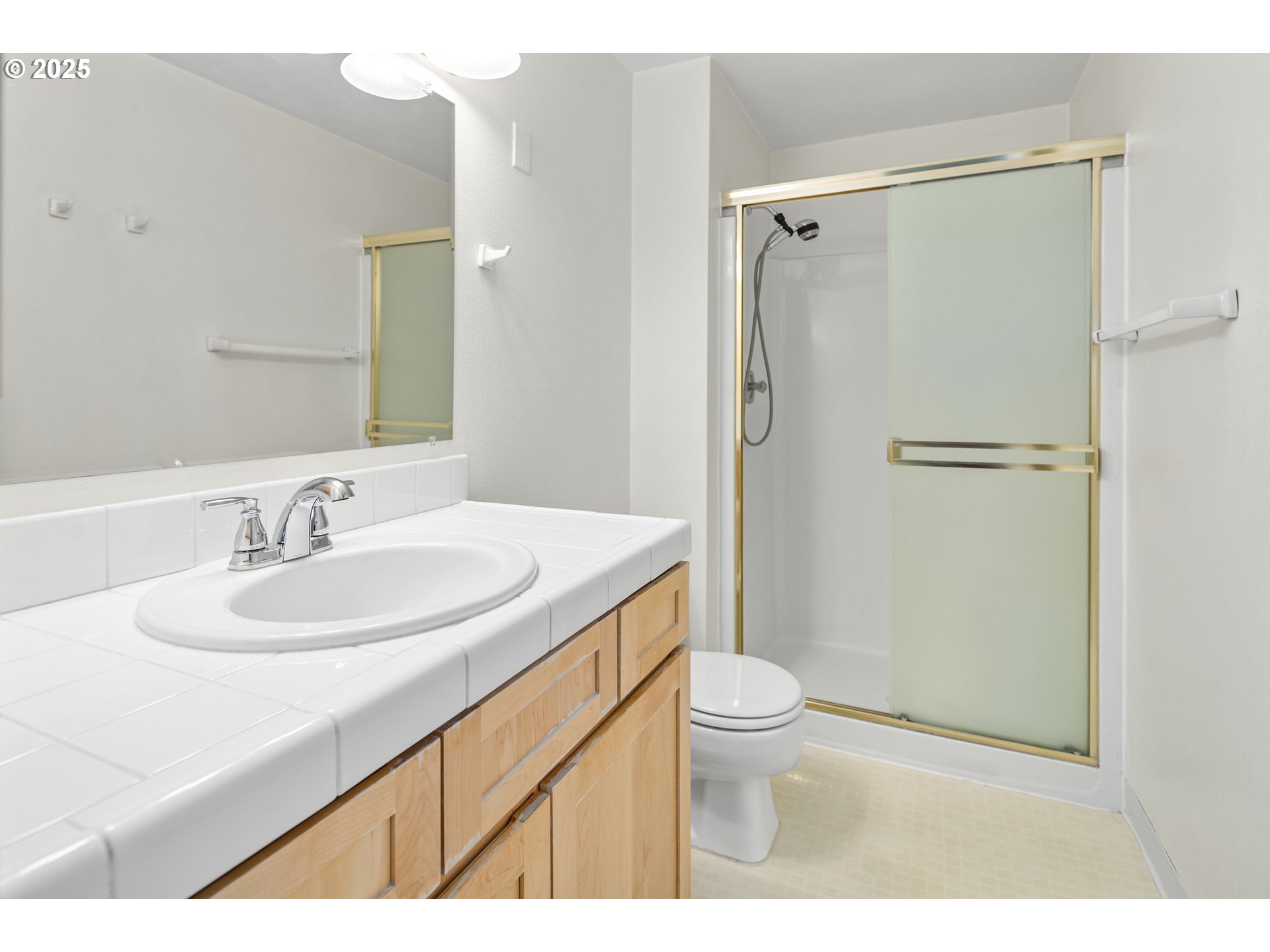 5620 South Riverside Lane, Unit 14 Portland, OR 97239 - Photo 21 of 26 Gallery Image 21