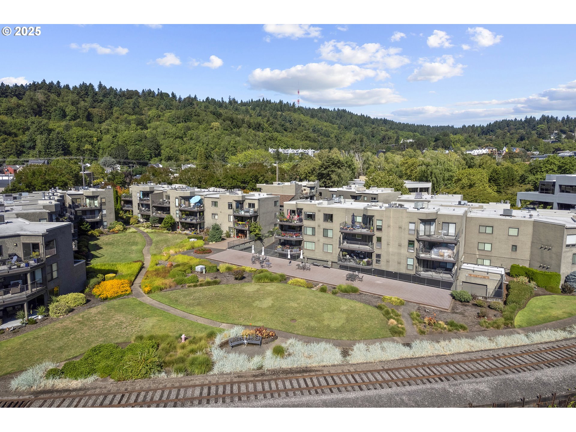 5620 South Riverside Lane, Unit 14 Portland, OR 97239 - Photo 24 of 26 Gallery Image 24