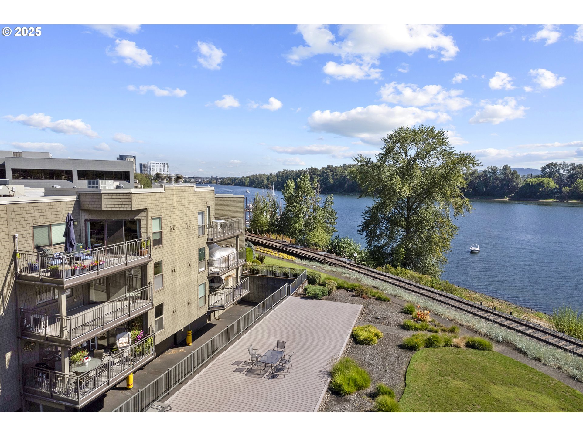 5620 South Riverside Lane, Unit 14 Portland, OR 97239 - Photo 25 of 26 Gallery Image 25