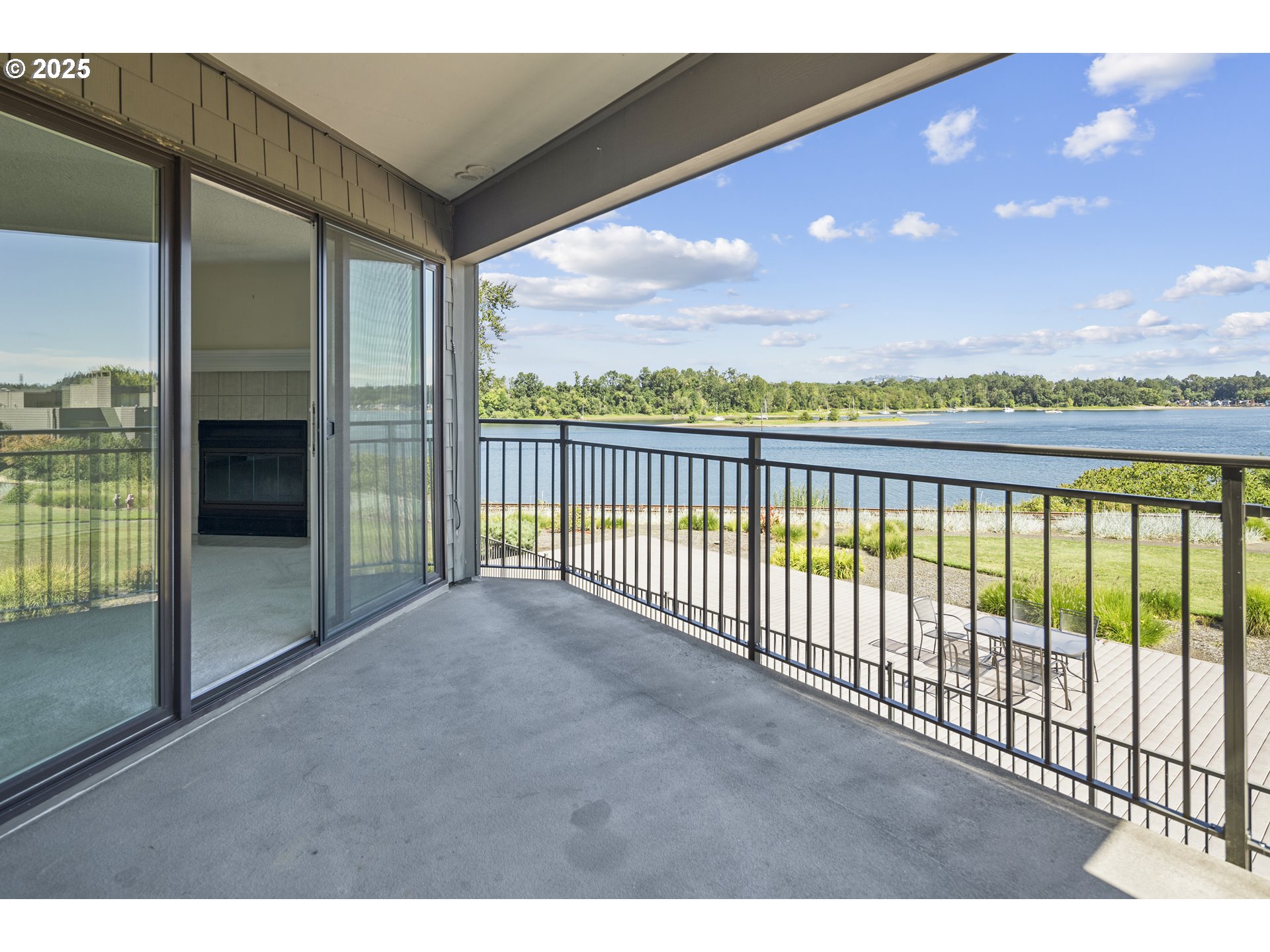 5620 South Riverside Lane, Unit 14 Portland, OR 97239 - Photo 4 of 26 Gallery Image 4