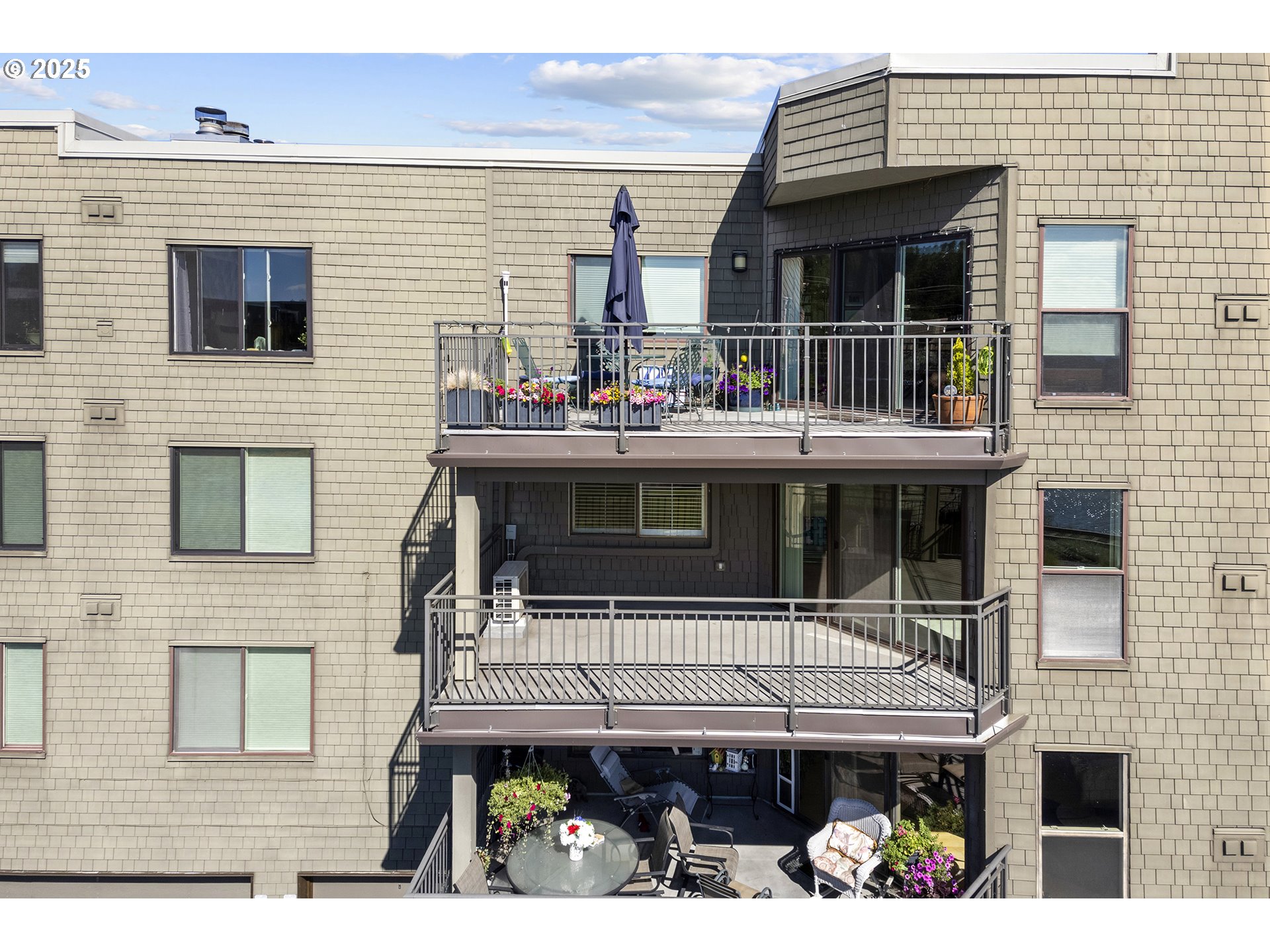 5620 South Riverside Lane, Unit 14 Portland, OR 97239 - Photo 6 of 26 Gallery Image 6
