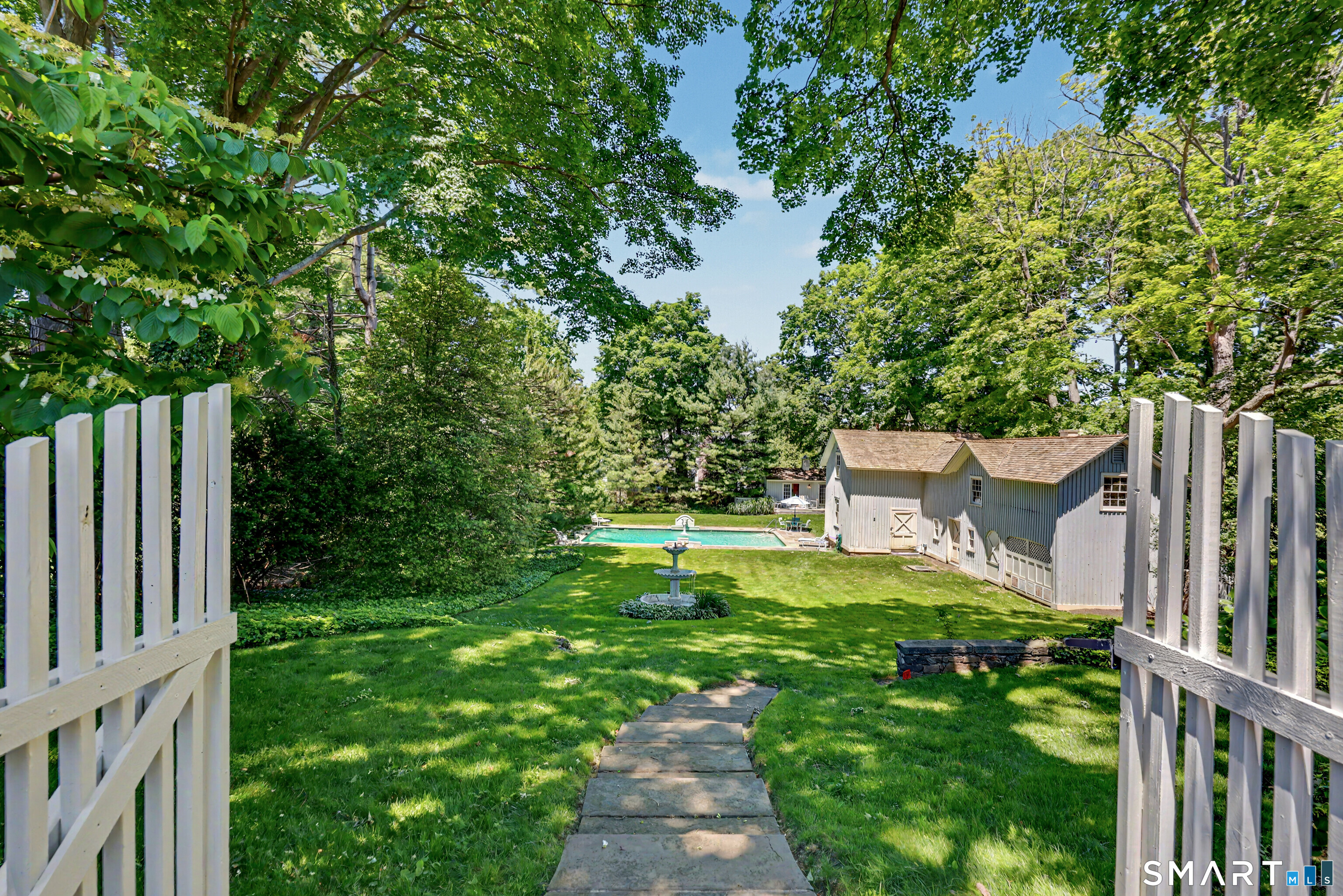 406 Harbor Road Fairfield, CT 06890 - Photo 5 of 38