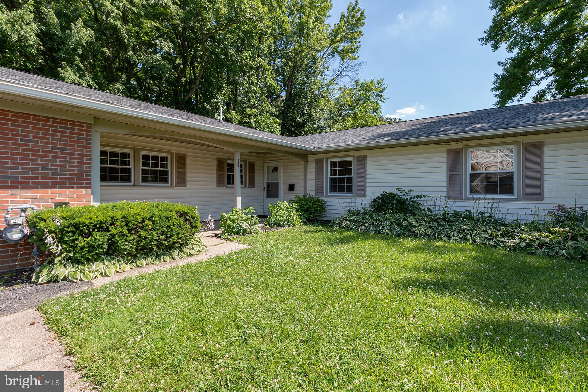 27 Crestview Drive Willingboro, NJ 08046 - Photo 3 of 29