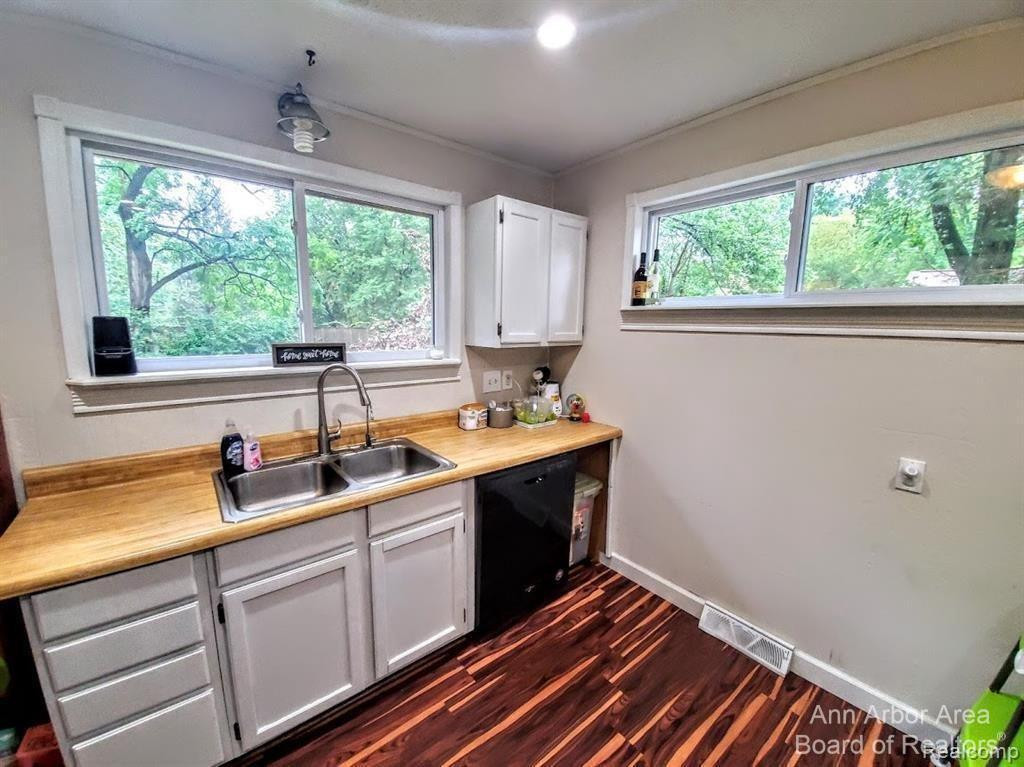 8570 Orchard Road Pinckney, MI 48169 - Photo 5 of 12 Photo 5