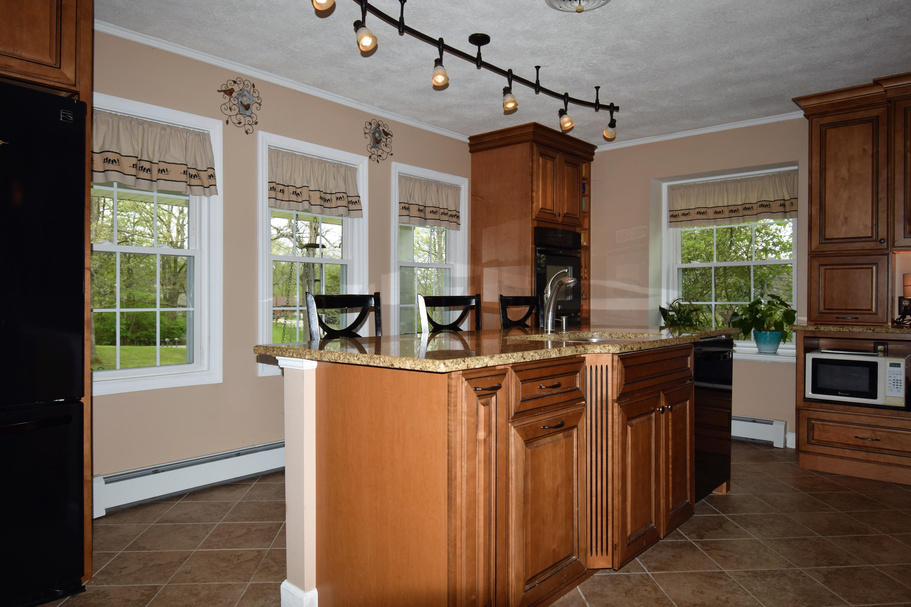 1212 Old Springfield Xenia, OH 45385 - Photo 10 of 44