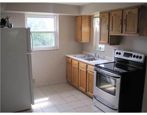 1600 McCully Road Castle Shannon, PA 15234 - Photo 5 of 18 Kitchen.