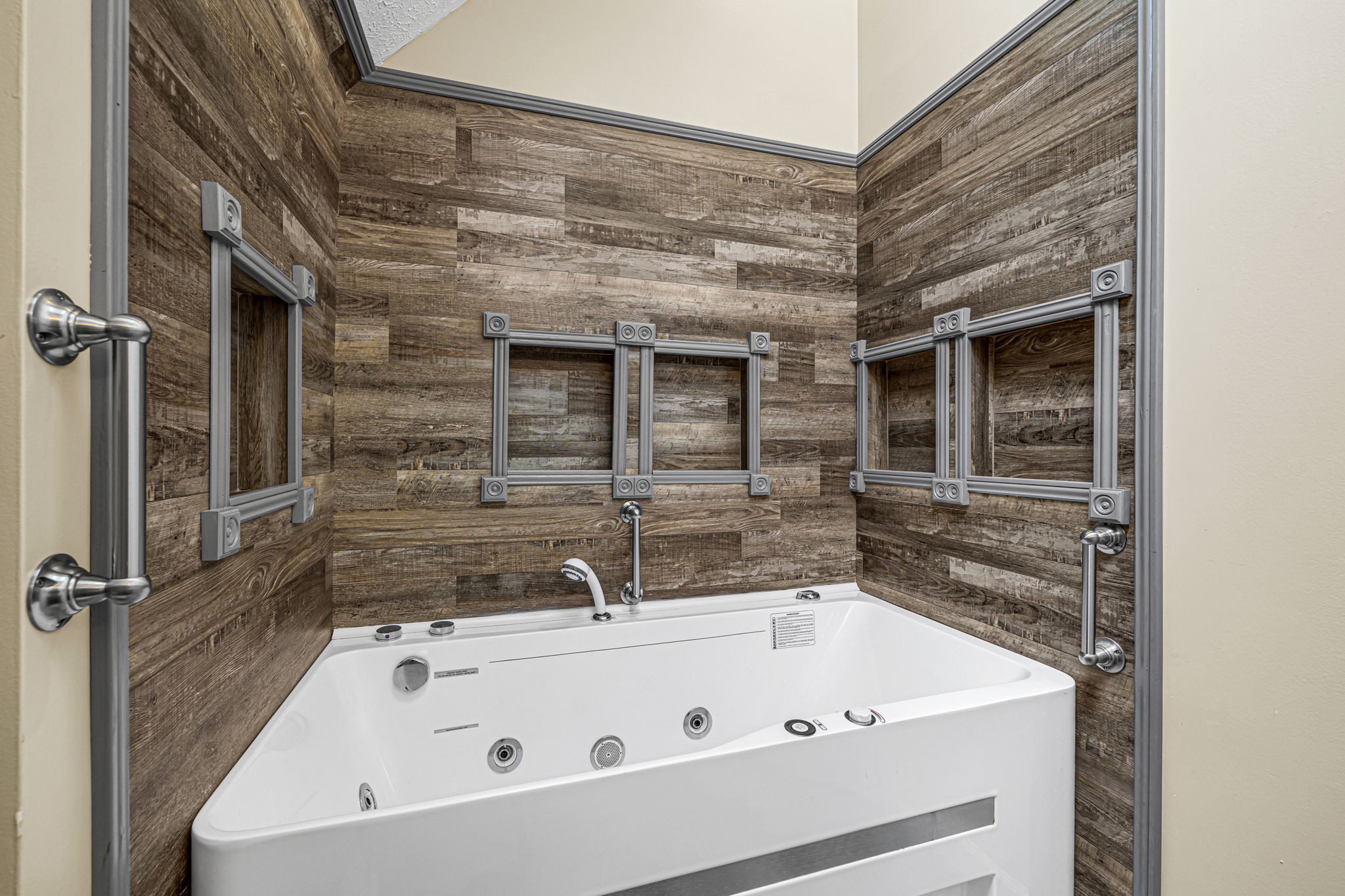 670 Still Pond Road Columbia, TN 38401 - Photo 28 of 43 a bathroom with a tub and a sink