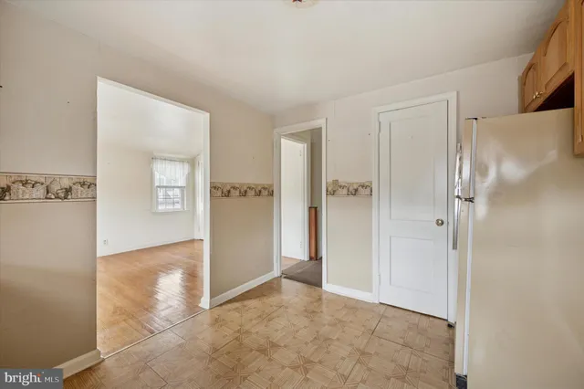 a view of a big room with closet and wooden floor