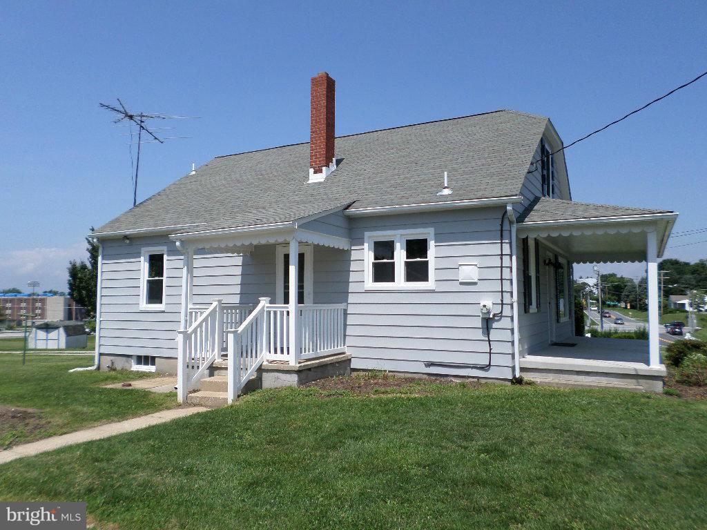 221 Hook Road Westminster, MD 21157 - Photo 2 of 18 Exterior (Side)