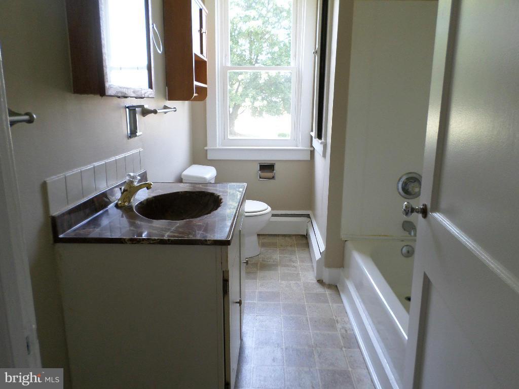 221 Hook Road Westminster, MD 21157 - Photo 12 of 18 Bath - 1st Floor