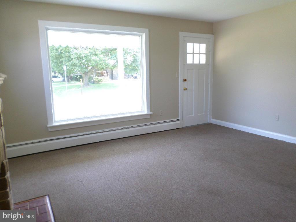 221 Hook Road Westminster, MD 21157 - Photo 9 of 18 Living Room