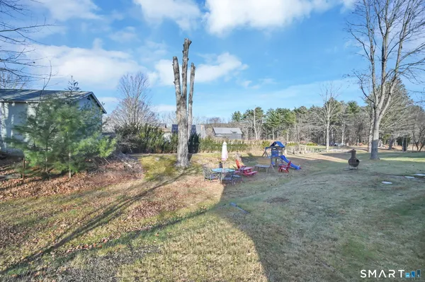 a view of yard with green space