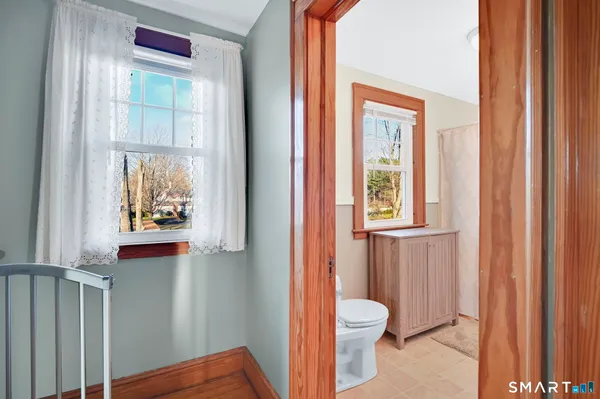 a picture of a bench