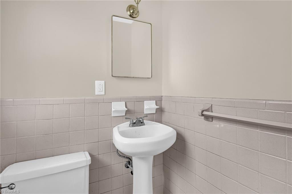 8225 Easley Road Walnut Cove, NC 27052 - Photo 19 of 33 Primary half bath.