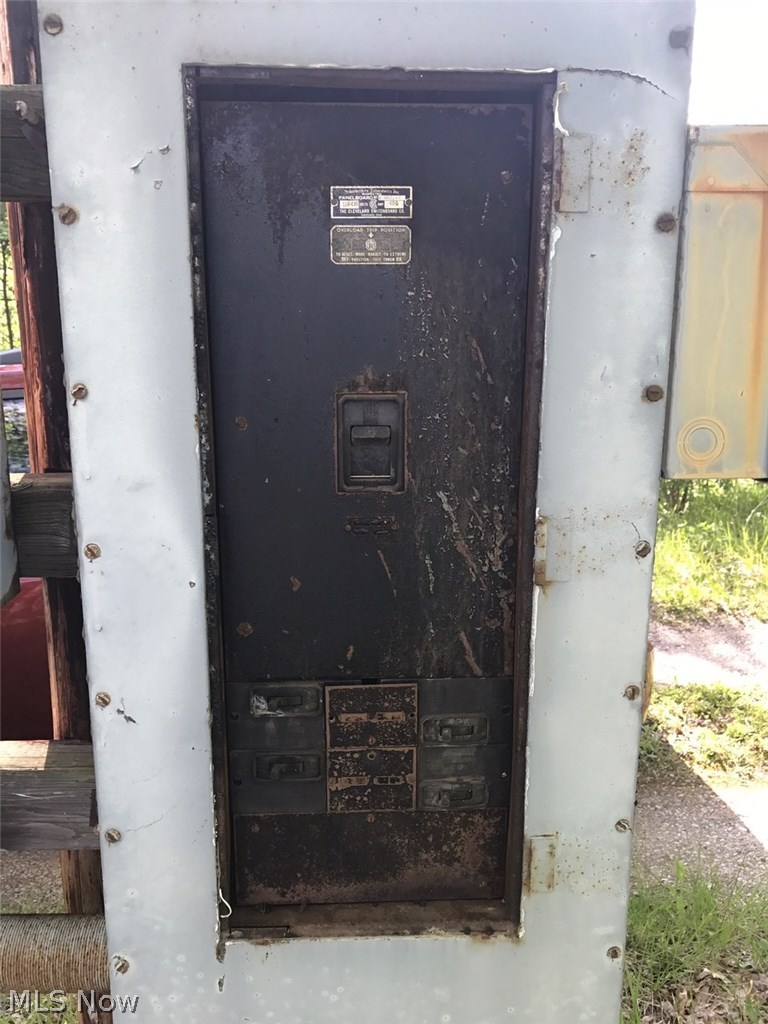 4400 Gault Road North Jackson, OH 44451 - Photo 32 of 35 View of 400 amp, single phase electrical box.