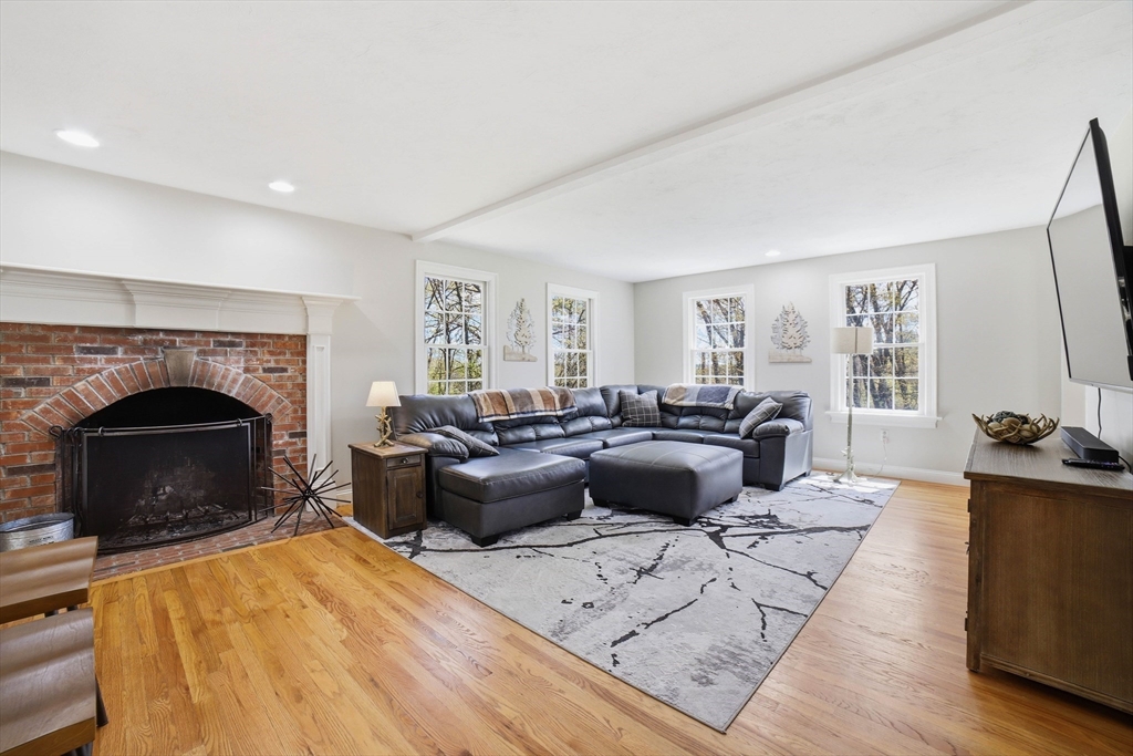 8 Alstead Path Millbury, MA 01527 - Photo 4 of 40