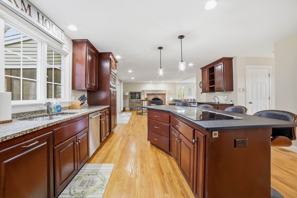 8 Alstead Path Millbury, MA 01527 - Photo 8 of 40