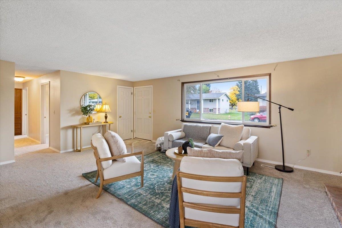 2814 South Bates Road Spokane Valley, WA 99206 - Photo 2 of 20 Gallery Image 2