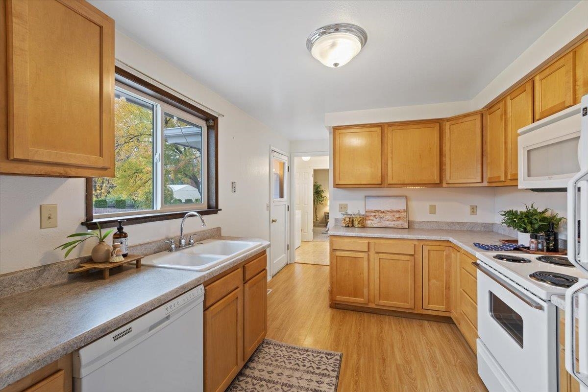2814 South Bates Road Spokane Valley, WA 99206 - Photo 6 of 20 Gallery Image 6