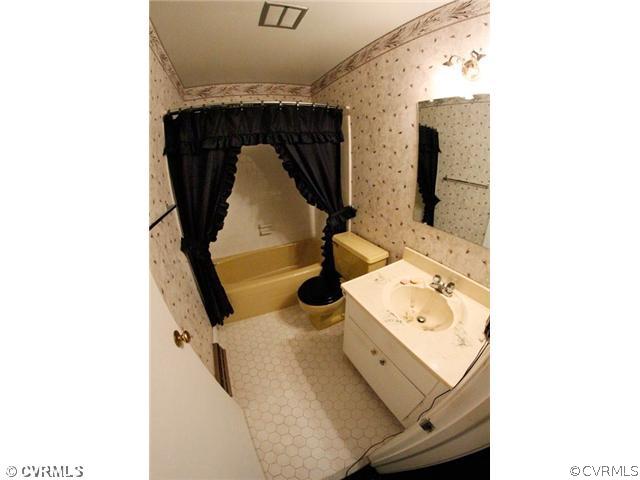 216 Chasnell Road Chesterfield, VA 23236 - Photo 11 of 23 a utility room with dryer and washer