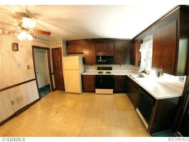 216 Chasnell Road Chesterfield, VA 23236 - Photo 5 of 23 a kitchen with stainless steel appliances a refrigerator sink and stove