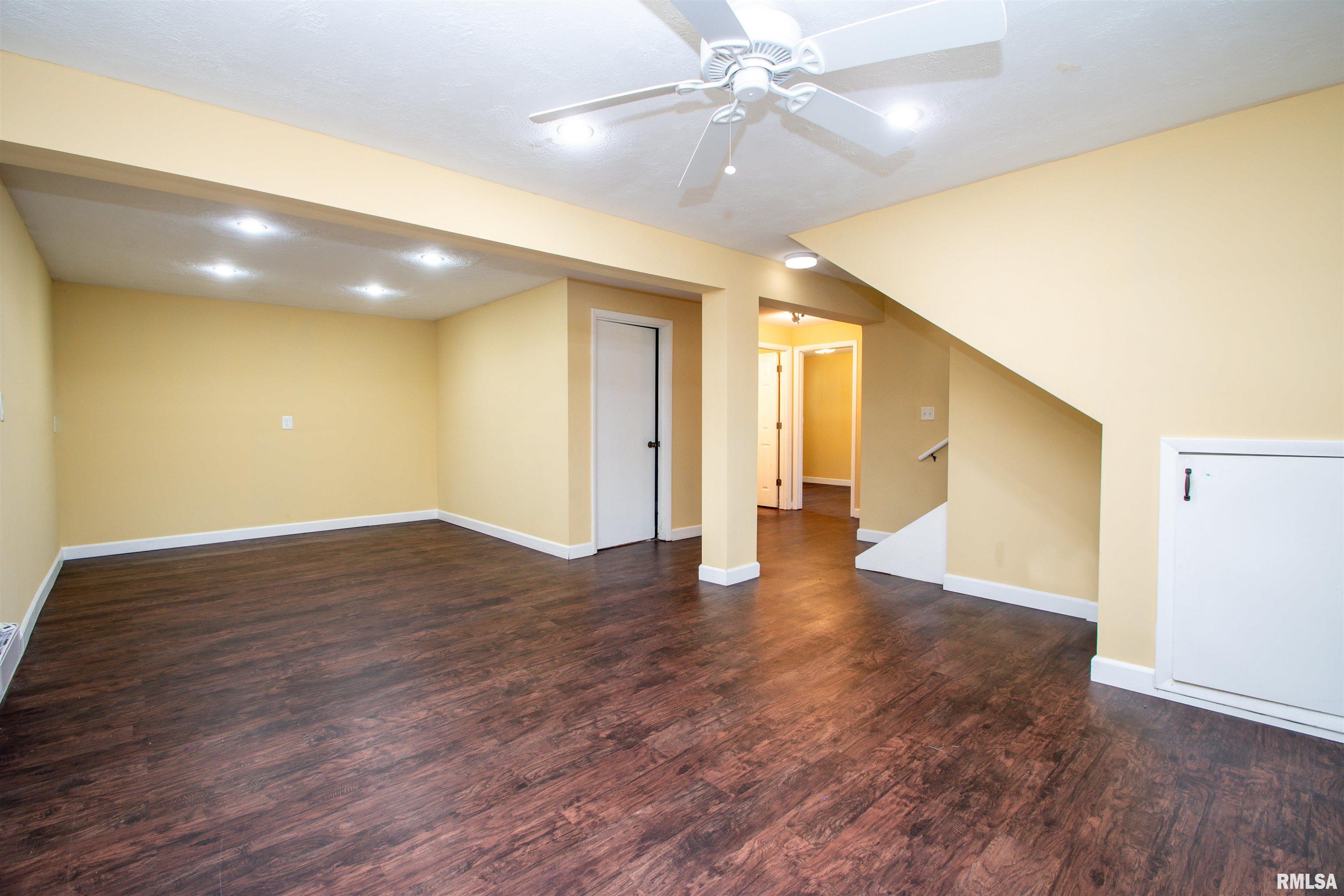 4325 West Castleton Road Peoria, IL 61615 - Photo 19 of 29 Gallery Image 19