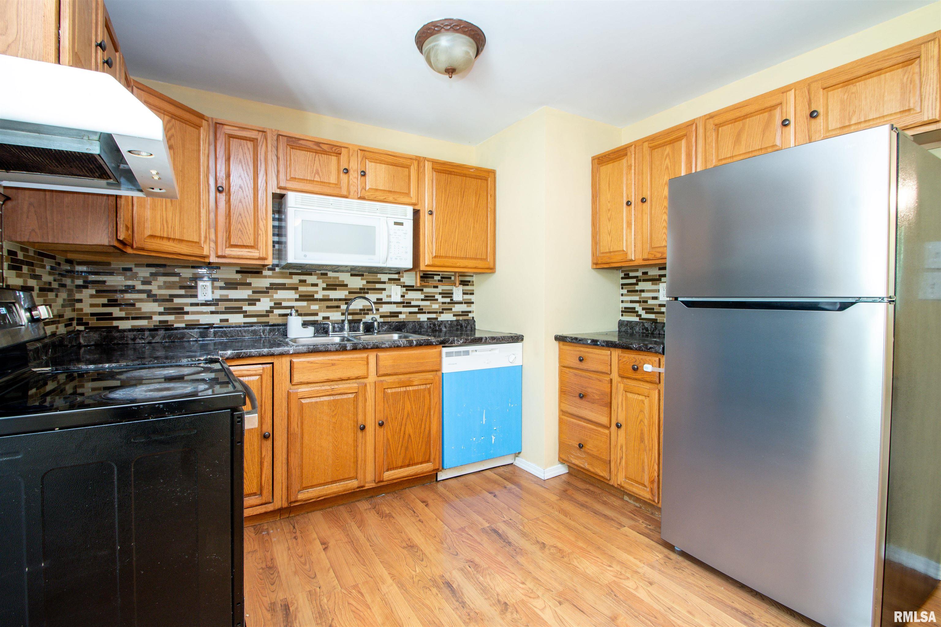 4325 West Castleton Road Peoria, IL 61615 - Photo 3 of 29 Gallery Image 3