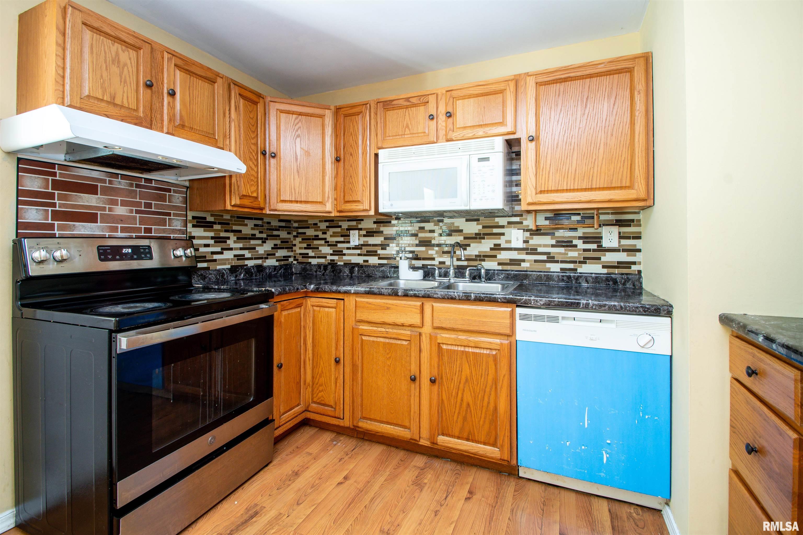 4325 West Castleton Road Peoria, IL 61615 - Photo 4 of 29 Gallery Image 4