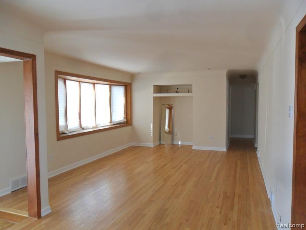 2505 Middlefield Road Trenton, MI 48183 - Photo 2 of 10 SAM_3740.jpg