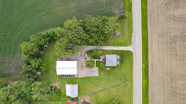 a picture of a lake view