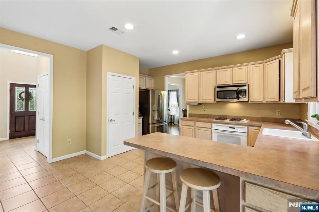55 Sand Road Fairfield, NJ 07004 - Photo 8 of 30