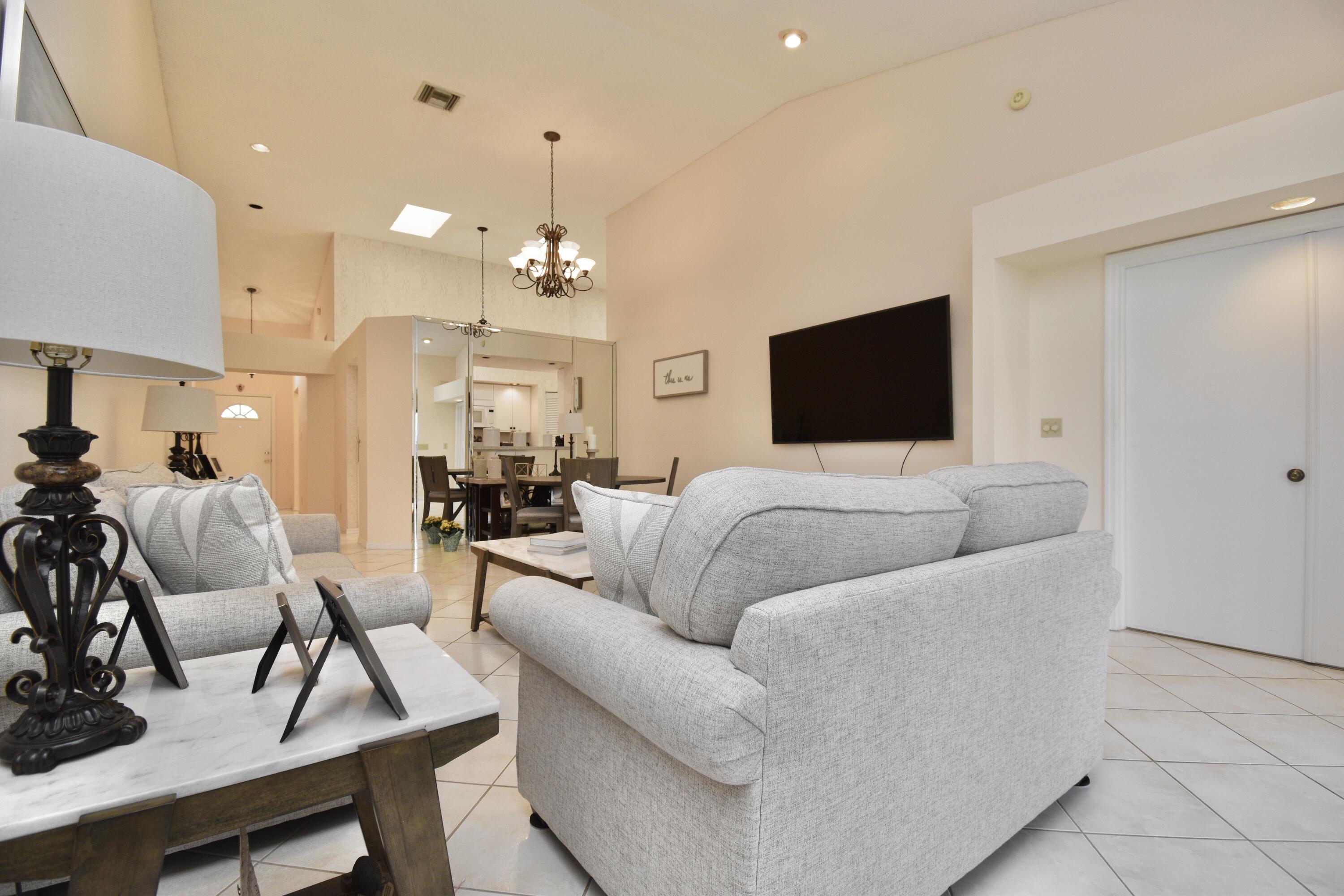 11177 Rios Road Boca Raton, FL 33498 - Photo 6 of 33 IMG_0704