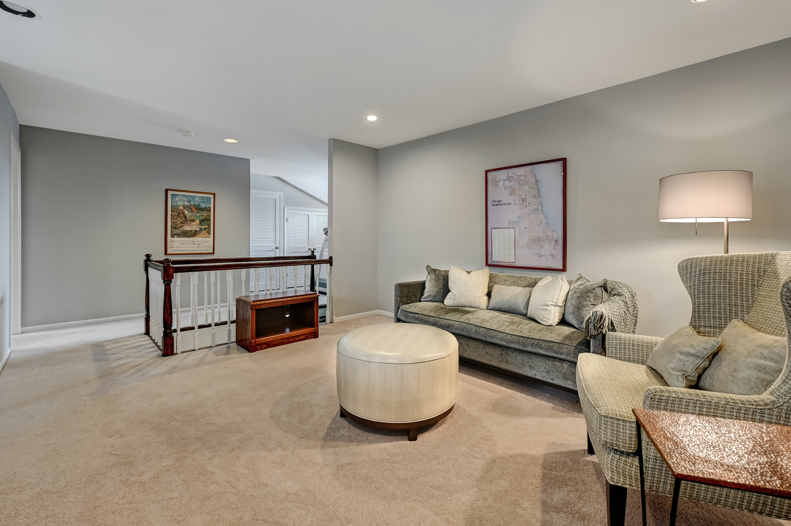 1208 Indian Trail Road, Unit 3E Hinsdale, IL 60521 - Photo 14 of 24 a living room with furniture and a lamp