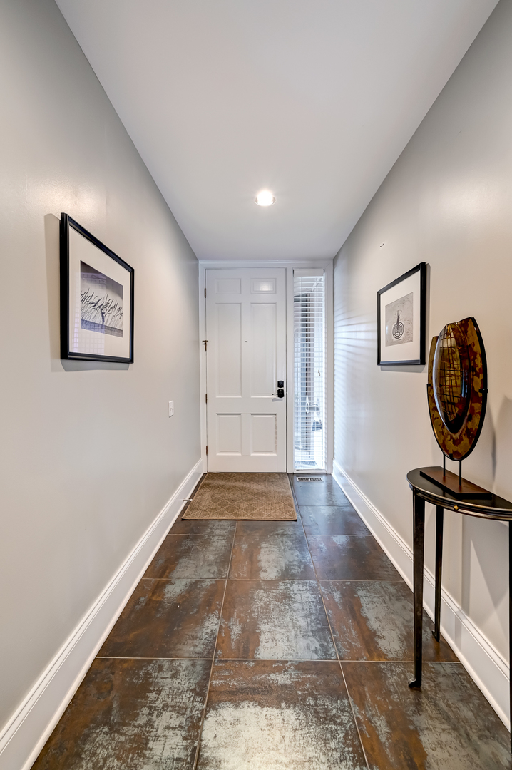 1208 Indian Trail Road, Unit 3E Hinsdale, IL 60521 - Photo 18 of 24 a view of room with elevator