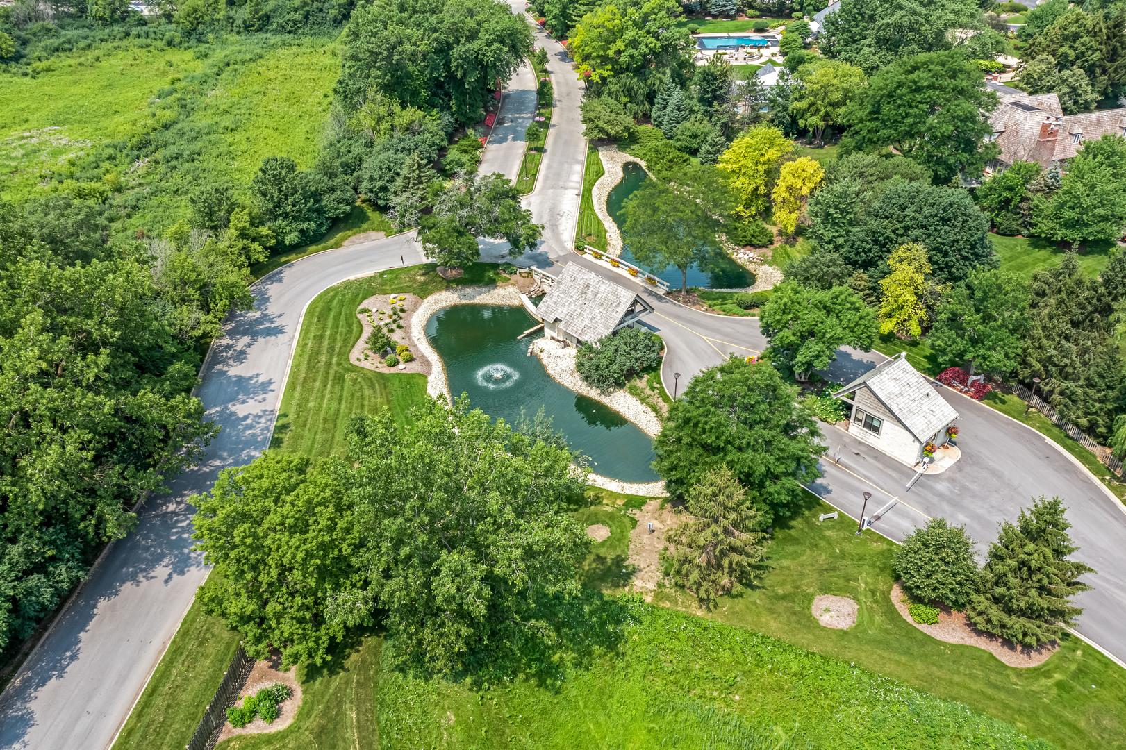 1208 Indian Trail Road, Unit 3E Hinsdale, IL 60521 - Photo 22 of 24 an aerial view of residential house with outdoor space and trees all around