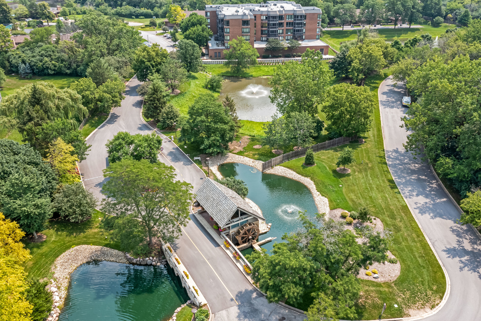 1208 Indian Trail Road, Unit 3E Hinsdale, IL 60521 - Photo 24 of 24 an aerial view of a house with a yard and greenery