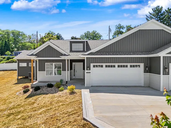 $529,900 | 1310 Heights Court, Bettendorf, IA 52722