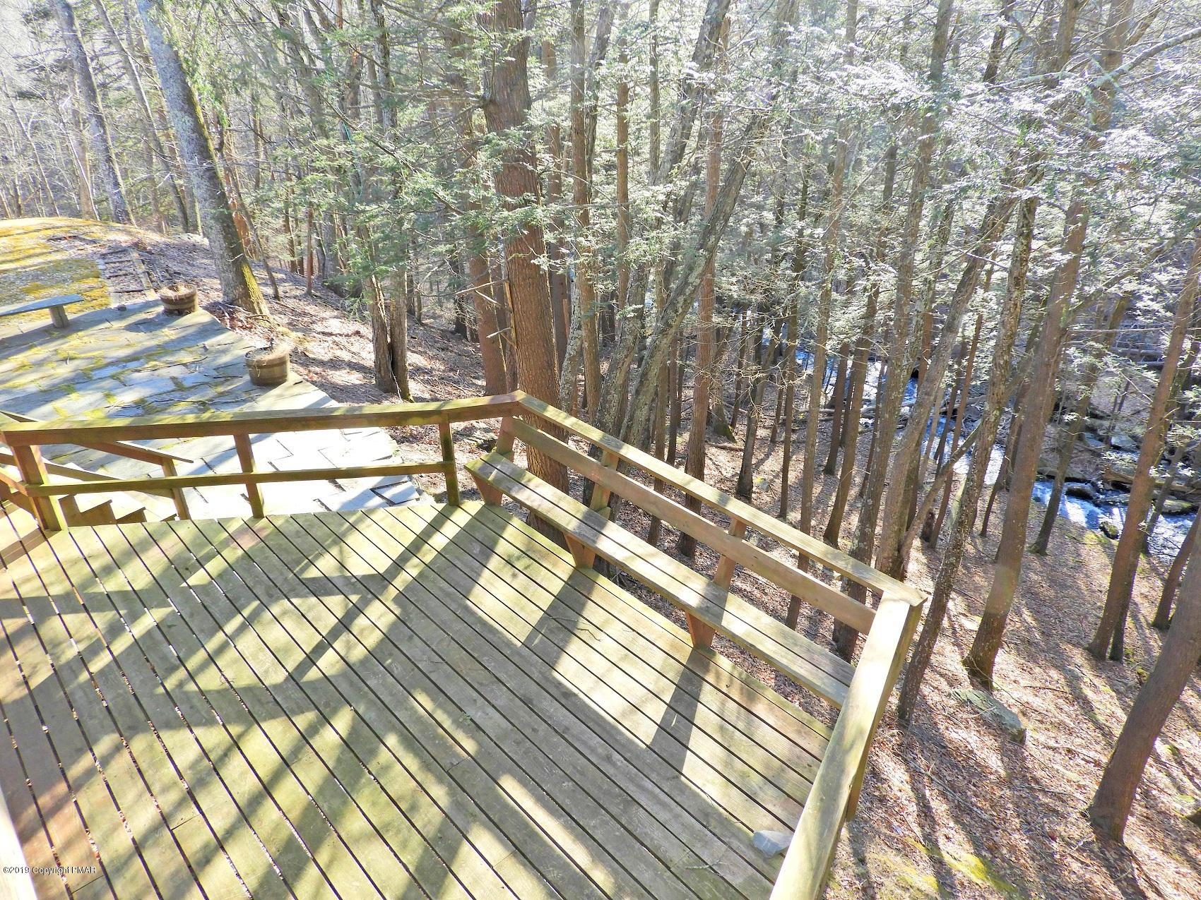 1149 Valleyview Circle Bushkill, PA 18324 - Photo 26 of 34 8.5 Master Balcony (5)