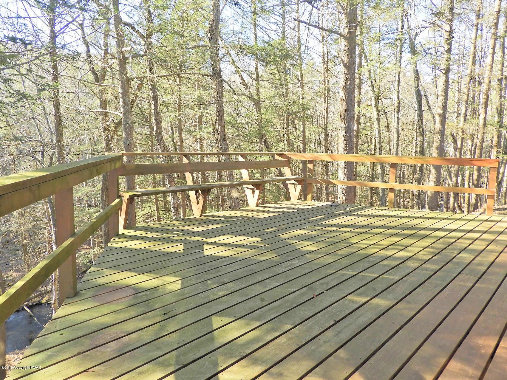 1149 Valleyview Circle Bushkill, PA 18324 - Photo 32 of 34 12 Exterior (2)