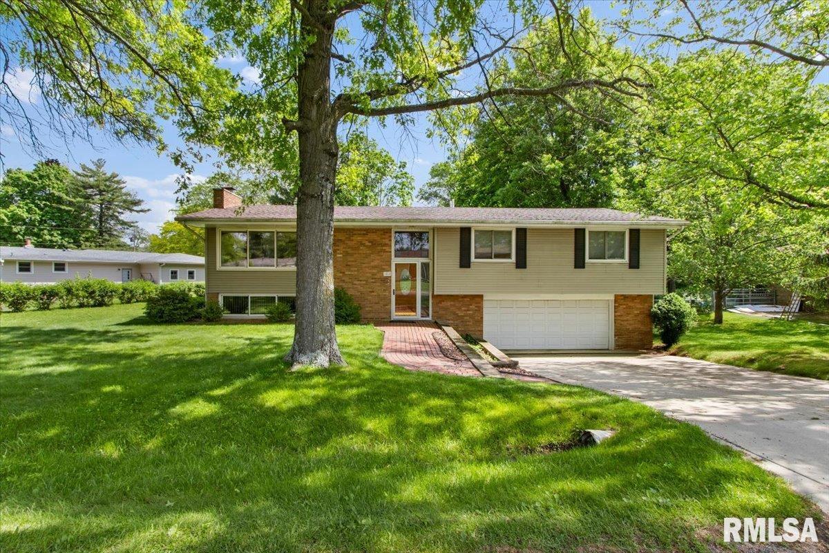1518 Division Street Metamora, IL 61548 - Photo 1 of 12