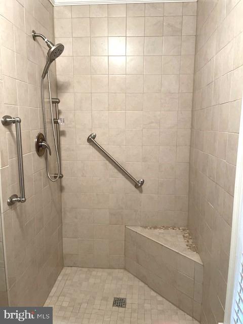 2400 Falling Creek Road Silver Spring, MD 20904 - Photo 10 of 27 Full Bathroom 1