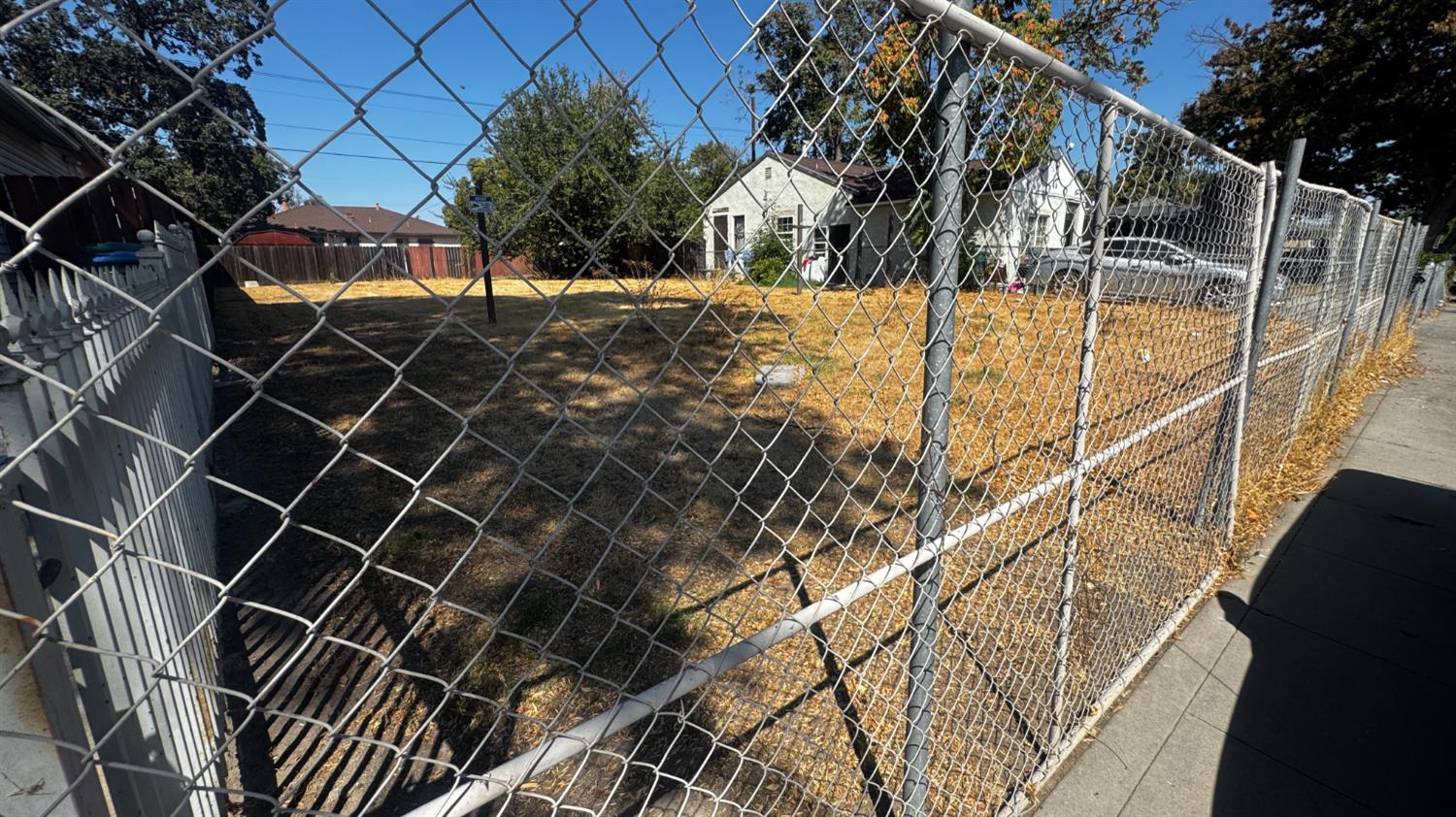 1521 Spring Street Stockton, CA 95206 - Photo 2 of 4