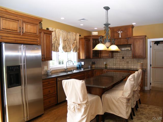 1009 Place Road Bethlehem, PA 18017 - Photo 8 of 32 Gallery Image 8